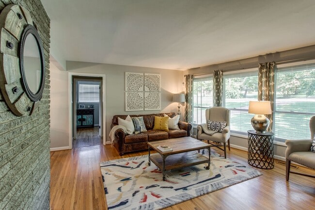 Building Photo - Crieve Hall Ranch with Studio