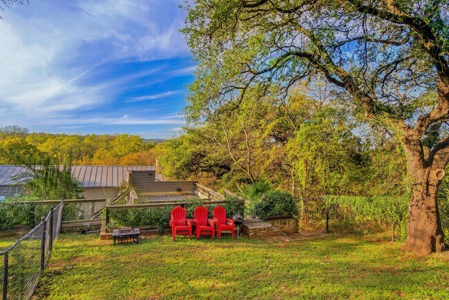 Building Photo - 701 Azie Morton Rd