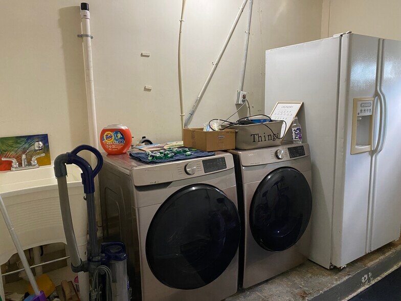 laundry room with wash tub - 236 Lily Rd