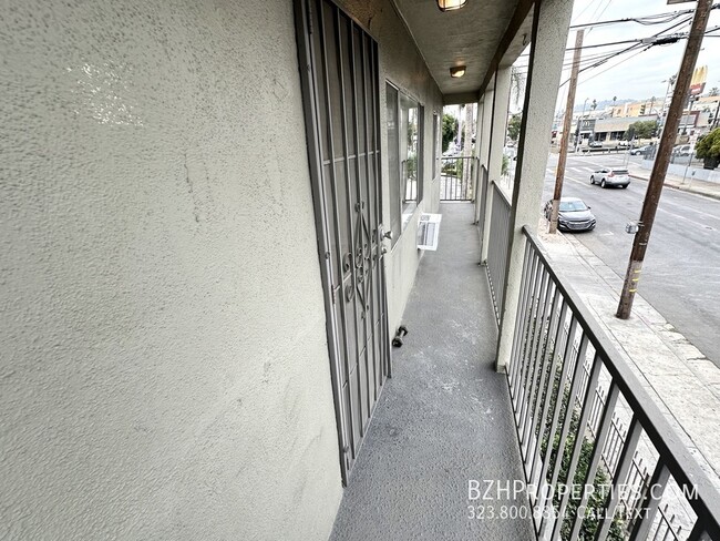 Building Photo - Newly Updated 2Bed 2Bath with Balcony!!!