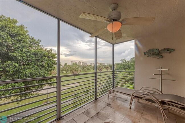 Building Photo - 3850 Oaks Clubhouse Dr