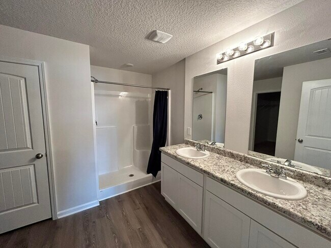 Building Photo - 3293 Chapelwood Dr