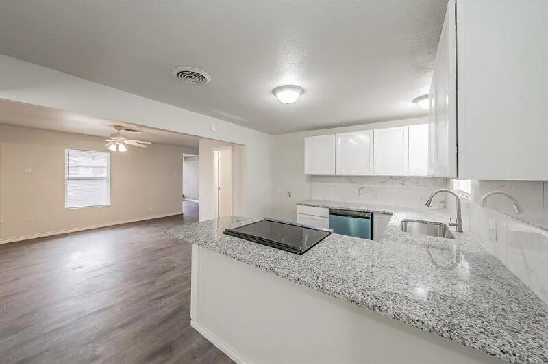 Building Photo - 8322 Campanella Dr