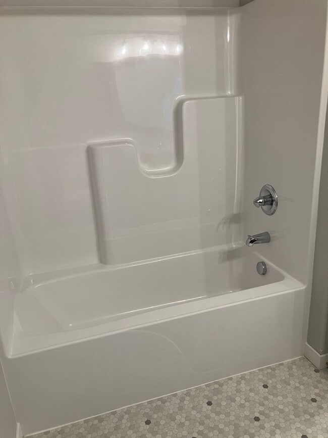 Building Photo - 4 Bed 3 Bath Single Family Home