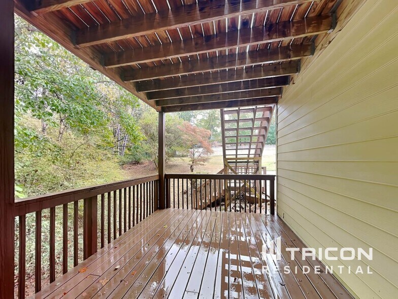 Building Photo - 1925 Sidneys Cove