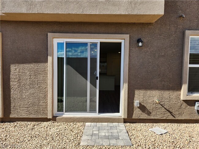 Building Photo - 6062 Lily Gdn St