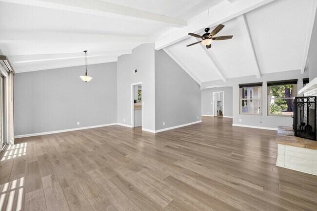 Building Photo - 28147 Queensbridge Rd