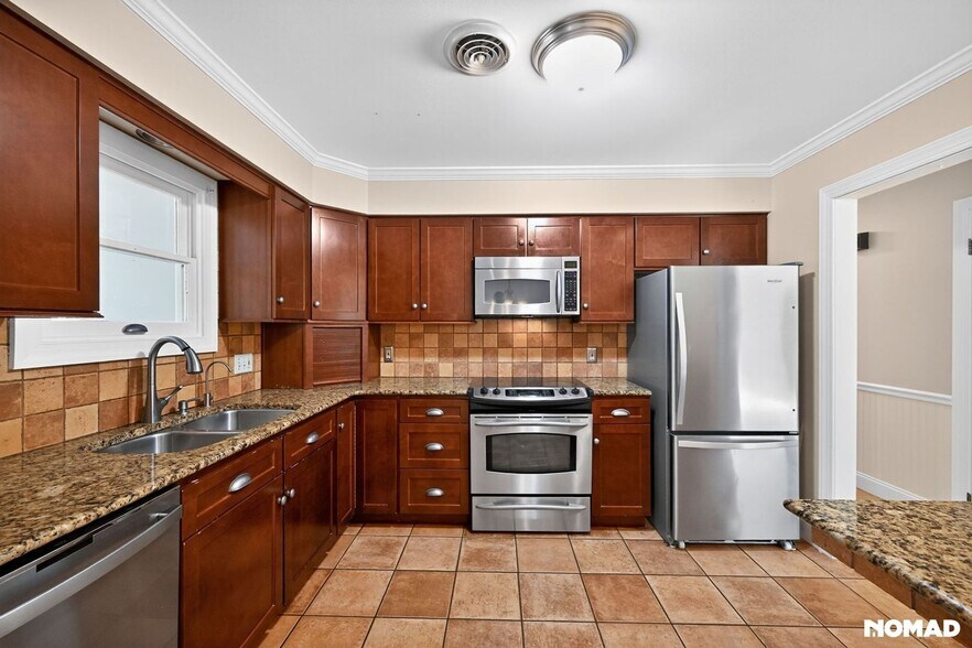 Building Photo - 25 Locust Cir