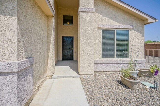 Building Photo - 2045 N Ensenada Cir SE