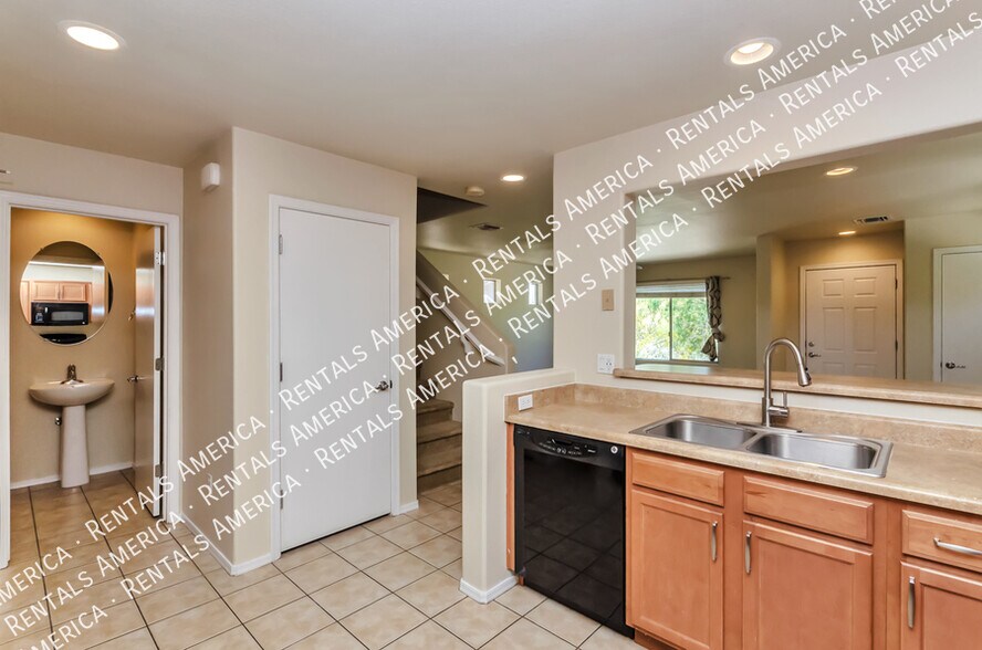 Building Photo - 10645 E Singing Canyon Dr