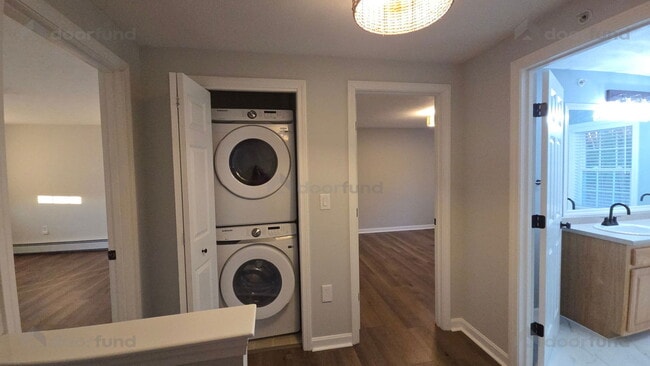 Building Photo - 62 Constitution Dr