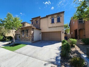 Building Photo - Stunning 4 Bed 3 Bath 2 Story Home with Loft
