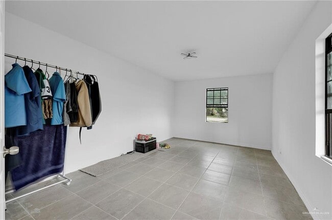 Building Photo - 810 Catarina St