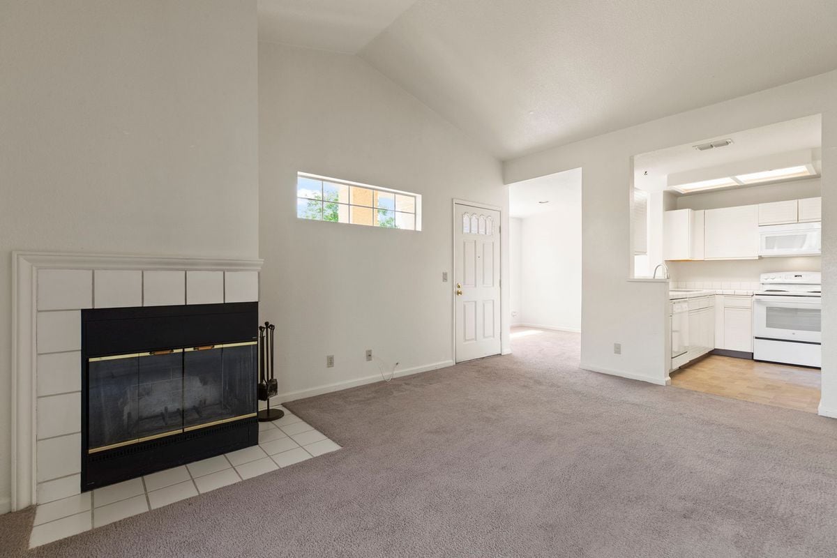 Building Photo - 6967 Stagecoach Dr