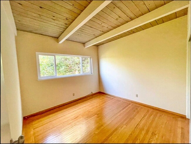 Building Photo - New: 2Bd Water View Flat in Sausalito