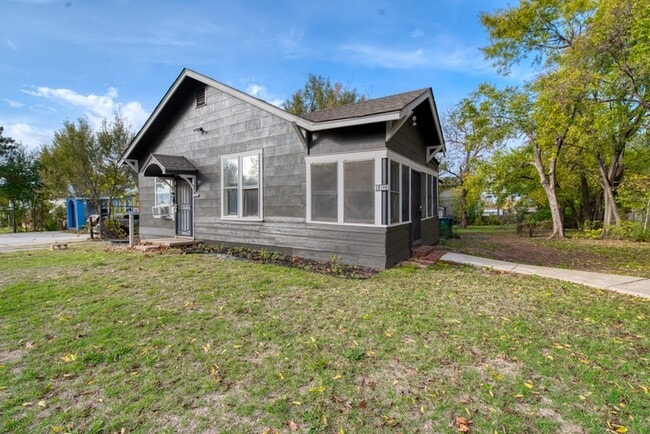 Primary Photo - 1819 NW 38th St