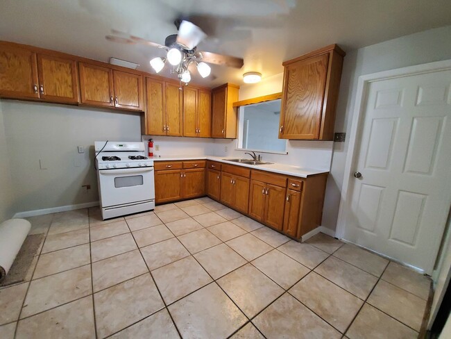 Building Photo - 1415