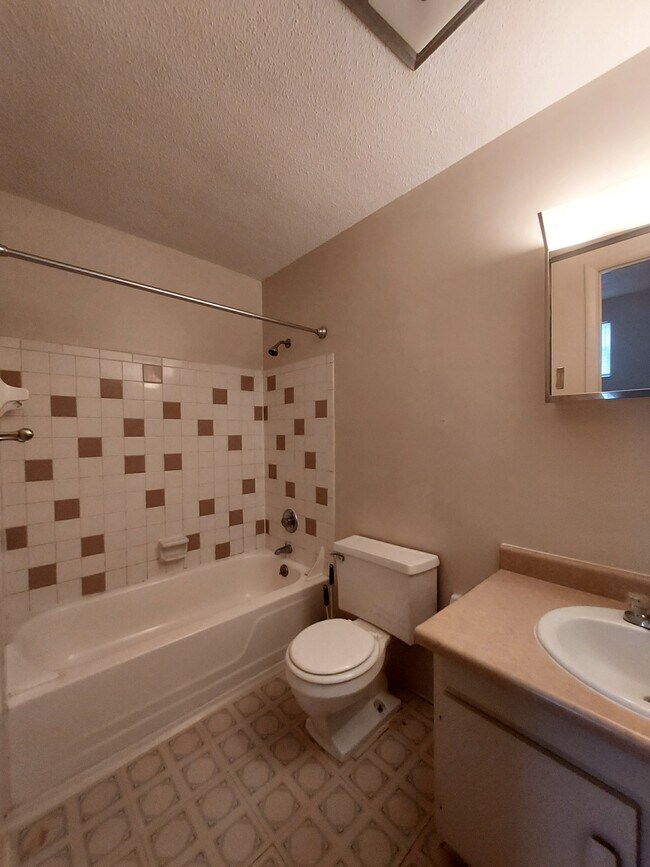 Building Photo - 189 Buckingham St