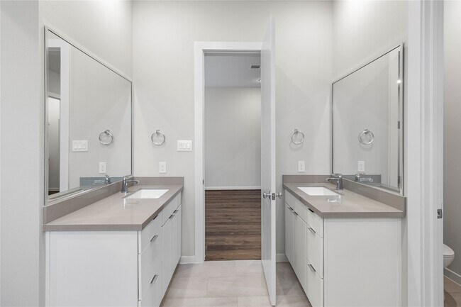 Building Photo - 602 Thornton Oaks Ln