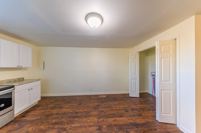 Building Photo - NOW AVAILABLE!!  Remodeled Unit in East Na...