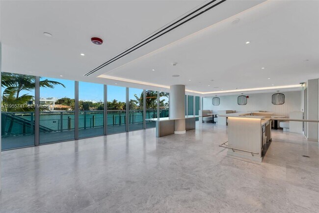 Building Photo - 9201 E Bay Harbor Dr