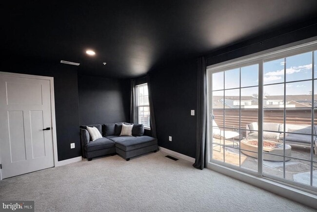 Building Photo - 134 Smt Pt Blvd