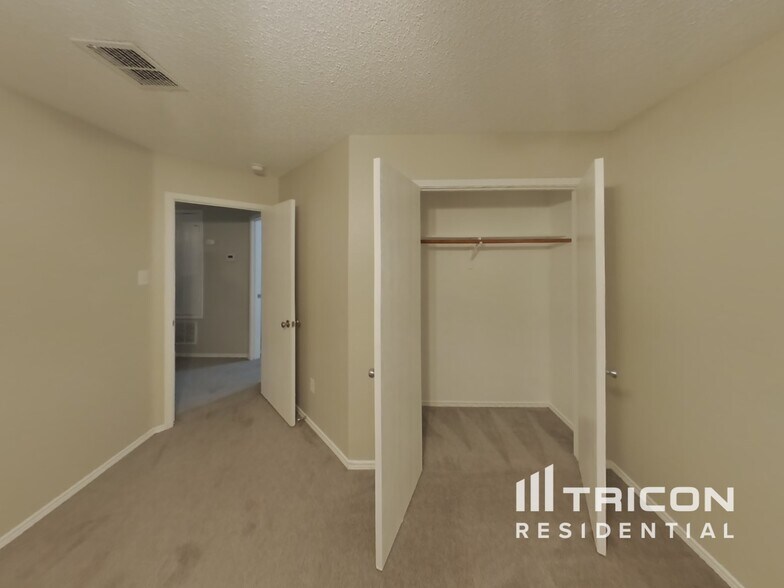 Building Photo - 1700 Wildrose Dr