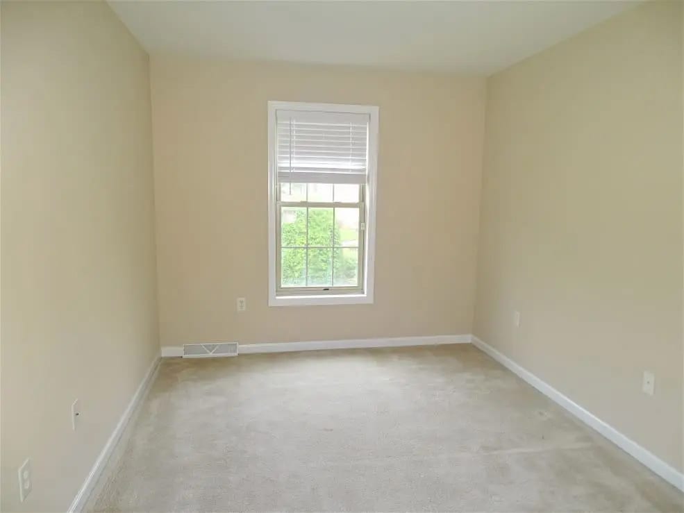 Building Photo - 6472 Lincoln Ct