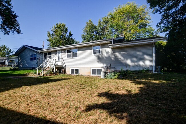 Building Photo - Katzfey-6715-6717 Century Ave