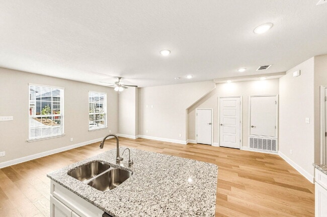 Building Photo - New Construction. Immediate Move In