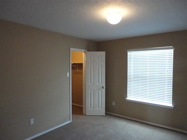 Building Photo - 2611 Feather Green Trl