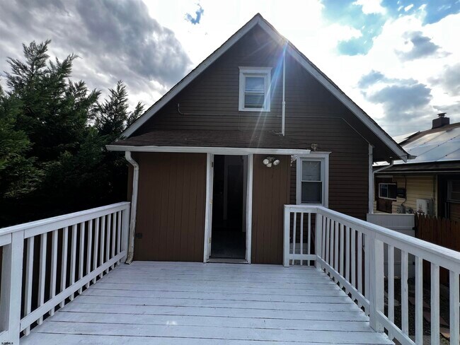 Building Photo - 12 E Mulberry Ave
