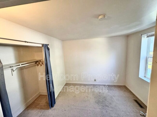 Building Photo - AVAILABLE AUGUST 1st   - 2 Bed 1 Bath Located In Superior WI w/ Bonus Space