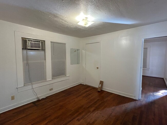 Building Photo - Newly renovated 3 bed/1 bath house for lea...