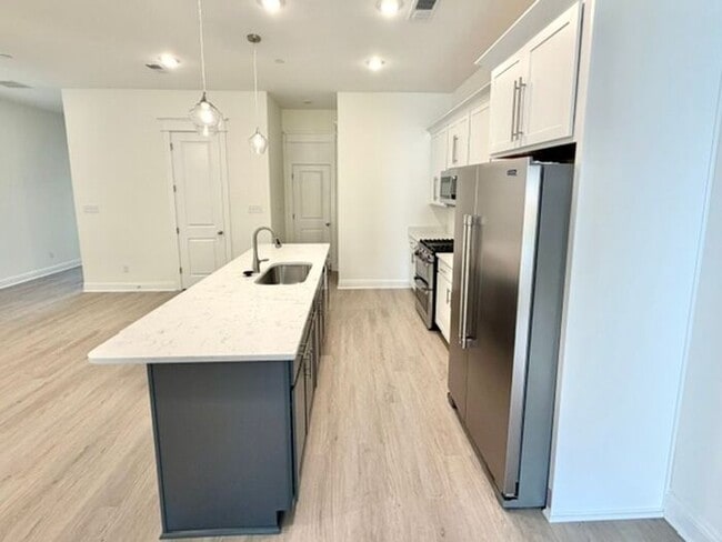 Building Photo - Now Leasing a Brand New 4-Bedroom 3.5 Townhome in Olive Branch-Minutes from Methodist Hospital