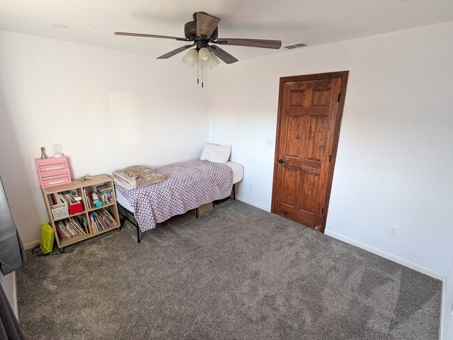 Building Photo - 1015 E Grand Ave