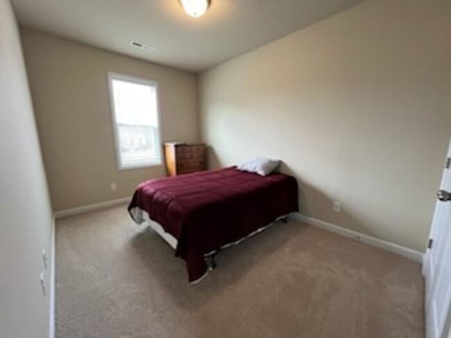 Building Photo - 3 bedroom 2 bathroom townhome in quiet neighborhood