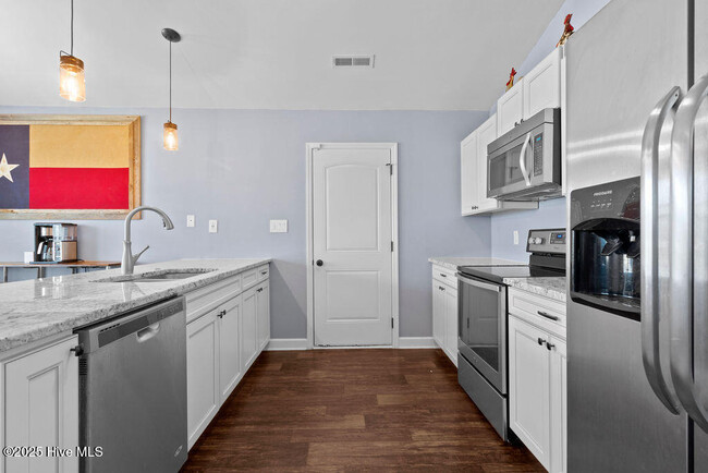 Building Photo - 244 Breakwater Dr