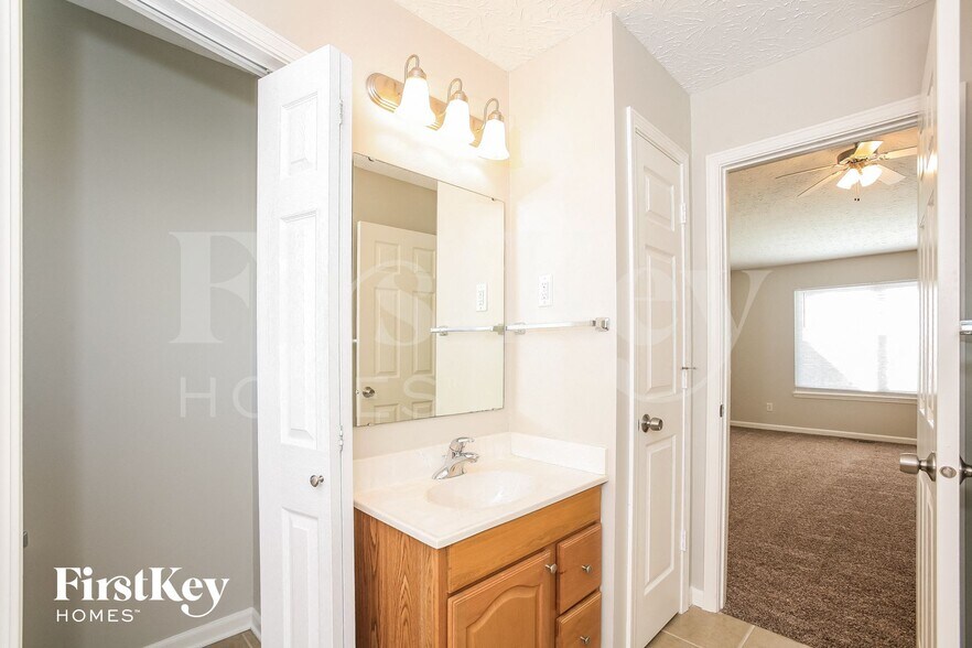 Building Photo - 15865 River Birch Rd