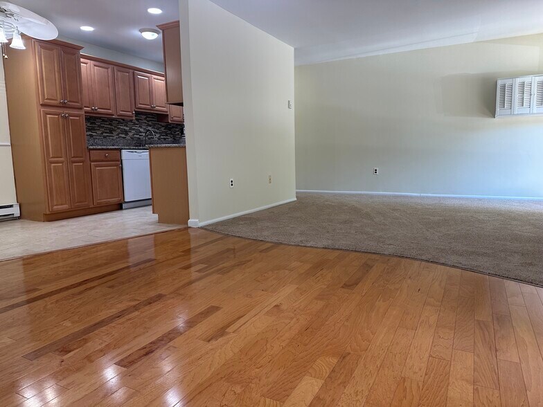 Building Photo - 167 Amberly Dr