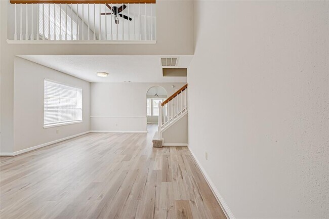 Building Photo - 2230 Bent River Dr