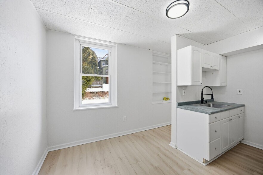 Building Photo - 141 Oneida St