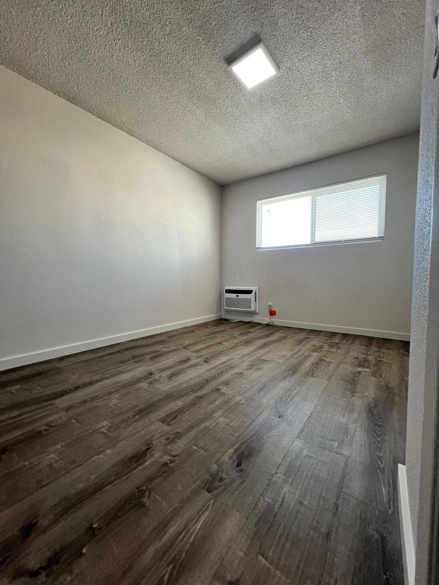 Building Photo - 429 W Elk Ave