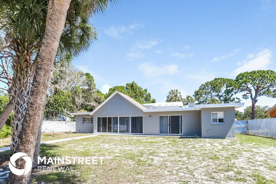 Building Photo - 2124 Almeria Way S