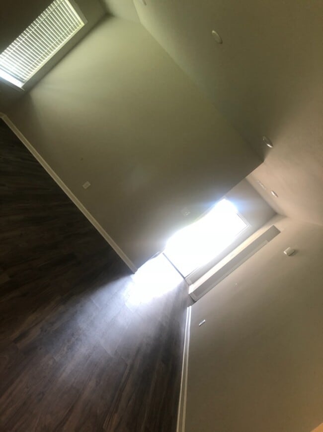 Building Photo - 18204 Fox Hollow Loop