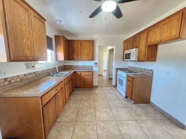 Building Photo - ***$300 Off 1st Month's Rent**** Beautiful...