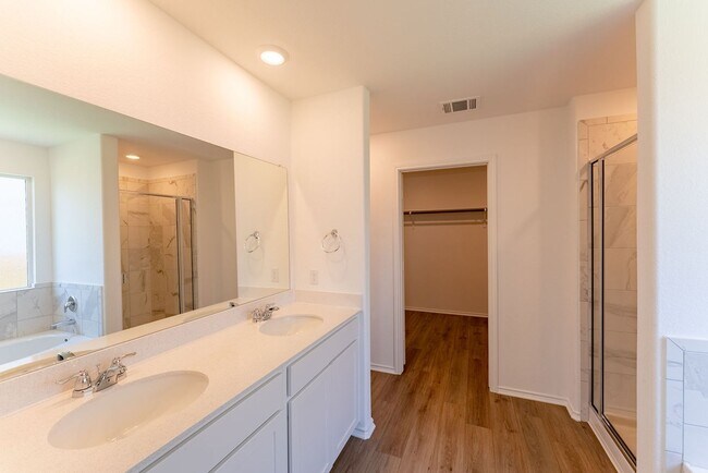 Building Photo - Modern Elegance in Kyle: 3BR Home with Office, Double Vanity, and Stylish Kitchen Island