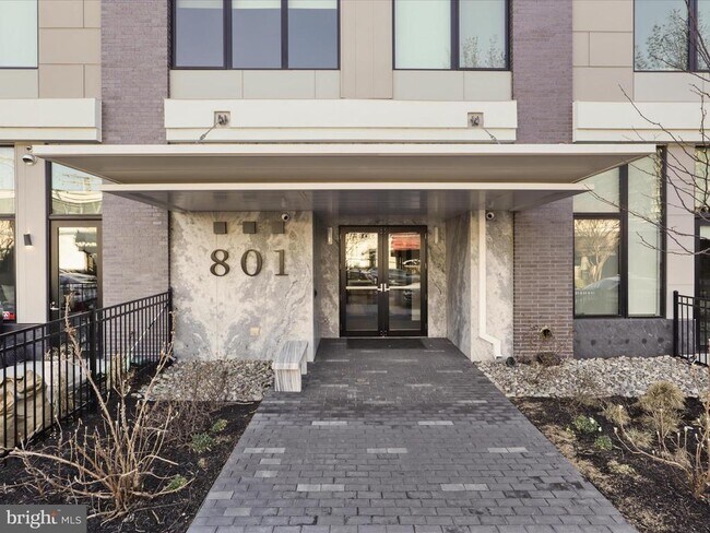 Building Photo - 801 N Fairfax St