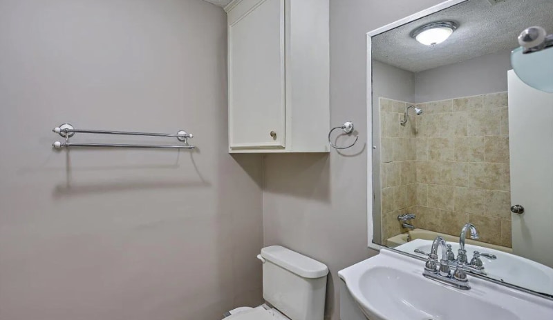 Building Photo - 221 Pecan Hill Dr