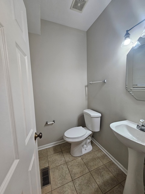 Building Photo - 2805 Vernal Ln
